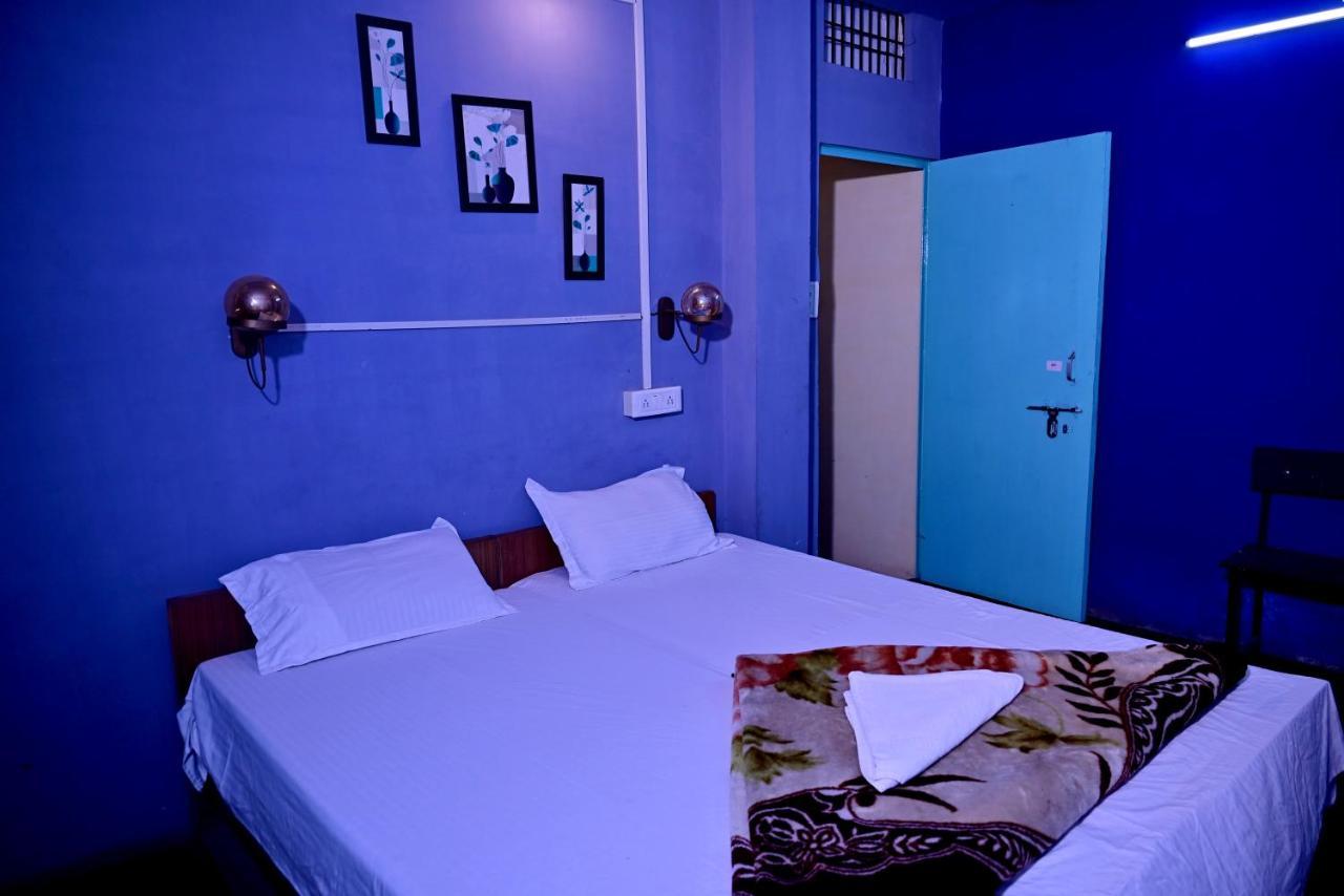 Banaras Rest House Varanasi Exterior foto